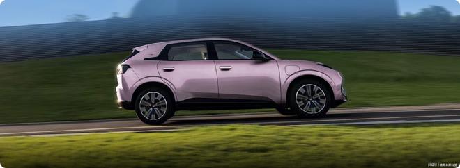 么越来越多人关注极狐T1的整体体验新葡京娱乐当代通勤党选纯电小车为什(图3)